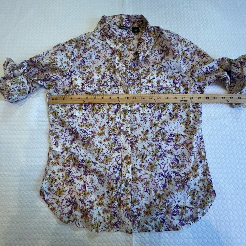 Eddie Bauer. 100% Cotton. Gorgeous 🤩🤩 floral button down. Lightweight - Picture 14 of 15